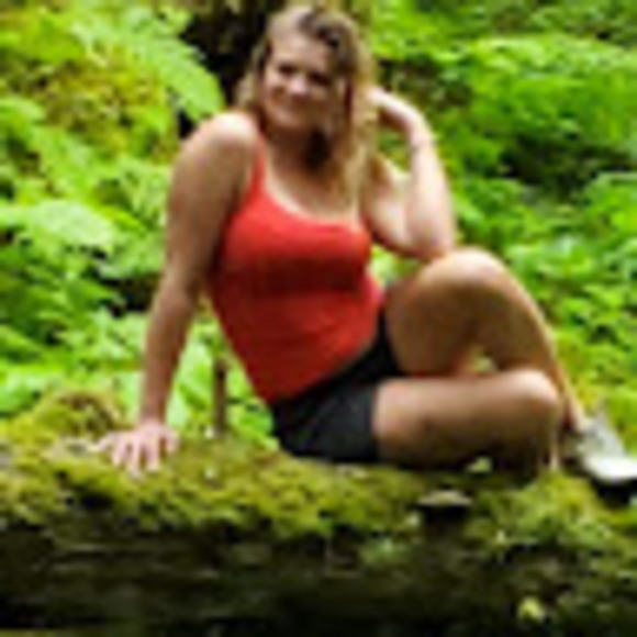 Meet your Posher, Carly - Picture 1 of 1